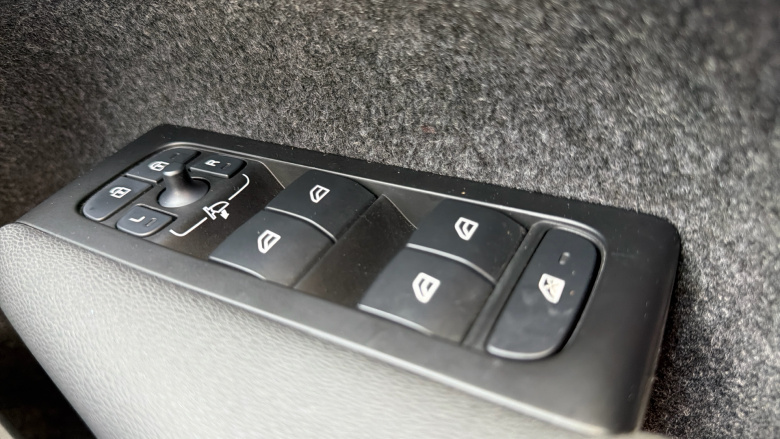 Volvo Xc40 2.0 B4P R DESIGN Pro 5dr AWD Auto Petrol Estate